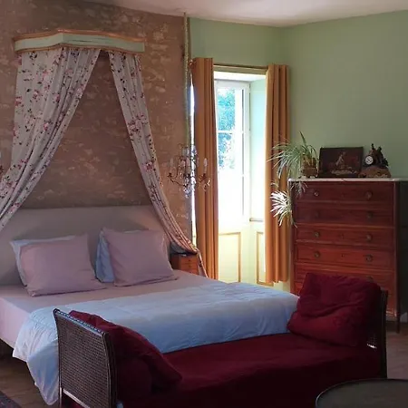 Louis Xvi Au Chateau De Bed and Breakfast Champagne-Mouton