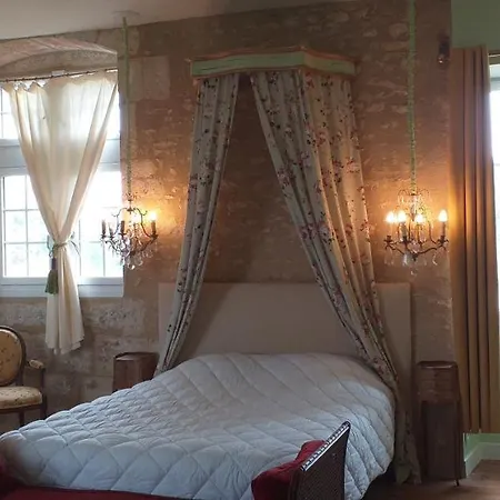 Louis Xvi Au Chateau De Bed and Breakfast Champagne-Mouton