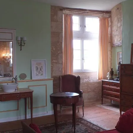 Louis Xvi Au Chateau De Champagne-Mouton