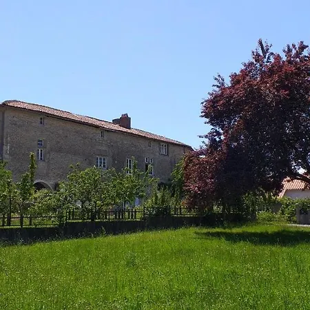 Louis Xvi Au Chateau De Bed and Breakfast