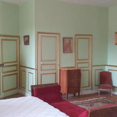 Louis Xvi Au Chateau De Champagne-Mouton